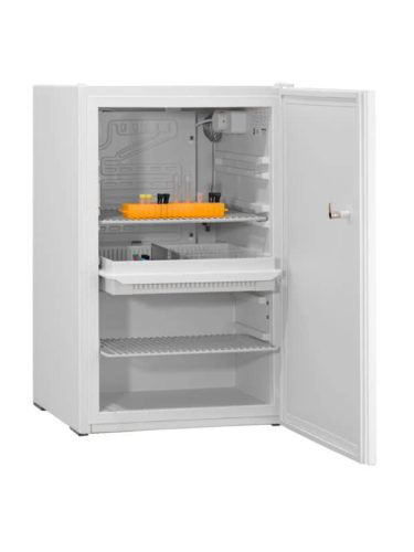 Laborkühlschrank LABO-85 von Kirsch mit offener Standardtüre und Ansicht von der Seite