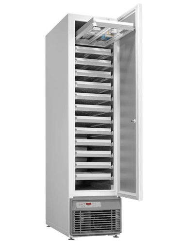 Medikamentenkühlschrank MED-600-S von Kirsch mit offener Standardtüre und ausgezogener Lade