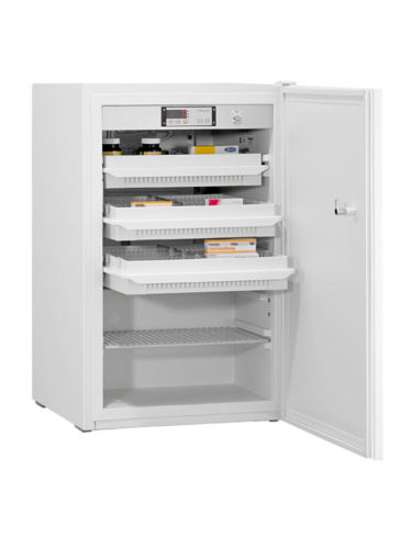 Medikamentenkühlschrank MED-85 DIN von Kirsch mit offener Standardtüre und Ansicht von der Seite