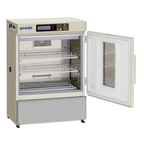 Kühlinkubator MIR-154-PE von PHC, PHCbi mit offener Türe und Ansicht von der Seite