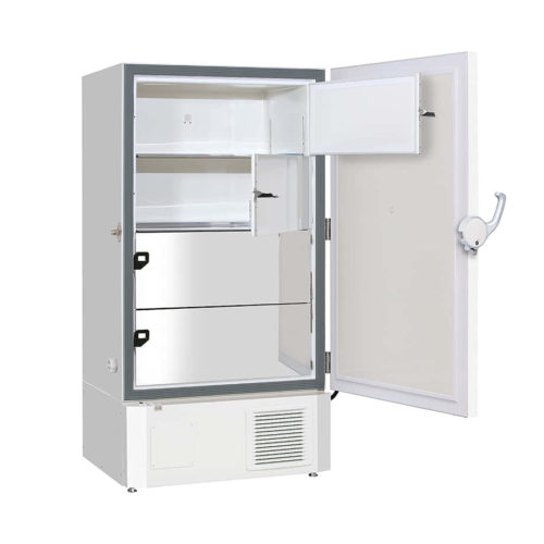 Ultratiefkühlschrank MDF-DU702VHW-PE Hybrid von PHC, PHCbi mit offener Türe und Ansicht von der Seite