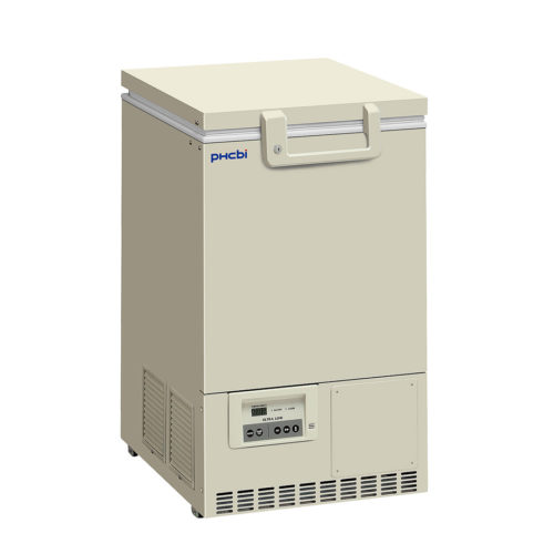 Ultratiefkühlschrank MDF-C8V1-PE VIP von PHC, PHCbi mit geschlossener Türe und Ansicht von der Seite