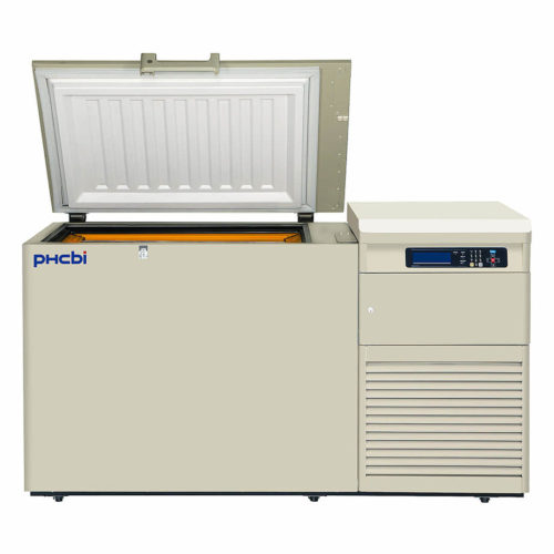 Kryogene Ultratiefkühltruhe MDF-C2156VAN-PE von PHC, PHCbi mit offener Türe und Ansicht von vorne