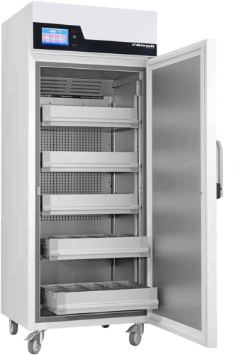 Blutkonservenkühlschrank BL-720 Ultimate von Kirsch mit offener Standardtüre und Ansicht von der Seite