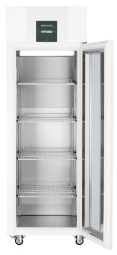 Laborkühlschrank LKPv 6523 von Liebherr mit offener Standardtüre und Ansicht von vorne