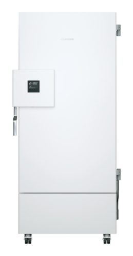 Labor Ultratiefkühlschrank SUFsg 5001 H72 mit Wasserkühlung von LIEBHERR mit geschlossener Türe und Ansicht von vorne für die Kryokonservierung