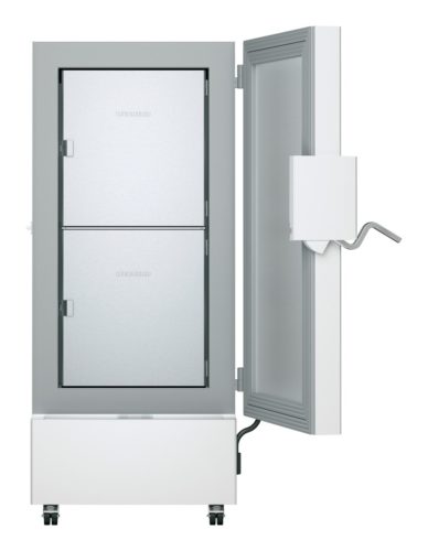 Labor Ultratiefkühlschrank SUFsg 5001 H72 mit Wasserkühlung von LIEBHERR mit offener Türe und Ansicht von vorne für die Kryokonservierung