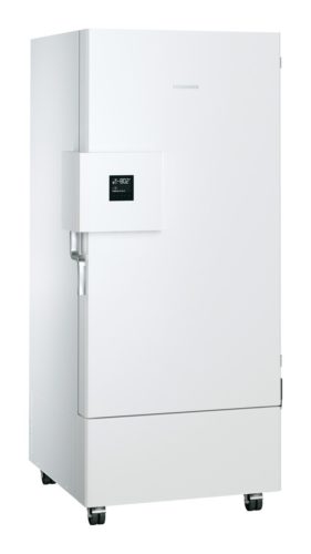 Labor Ultratiefkühlschrank SUFsg 5001 H72 mit wassergekühltem Kondensator von LIEBHERR mit geschlossener Türe und Ansicht von der Seite, Kryokonservierung von Proben und Impfungen