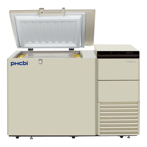 Kryogene Ultratiefkühltruhe MDF-1156ATN-PE von PHC, PHCbi mit offener Türe und Ansicht von vorne
