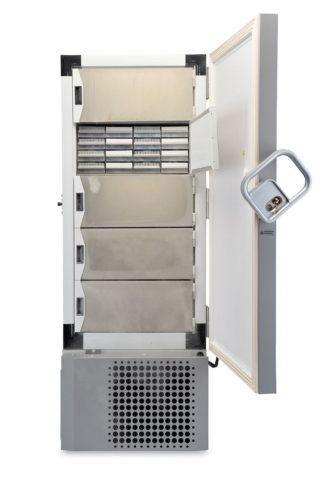 Labor Ultratiefkühlschrank RDE50086 von Thermo Scientific REVCO mit offener Standardtüre und Ansicht von vorne