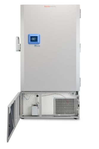 Labor Ultratiefkühlschrank RDE60086FV von Thermo Scientific REVCO mit geschlossener Standardtüre, offenem Lüftungskasten und Ansicht von vorne