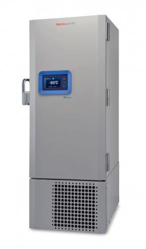 Labor Ultratiefkühlschrank RLE40086V von Thermo Scientific REVCO mit geschlossener Standardtüre und Ansicht von der Seite