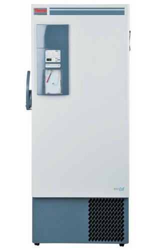 Labor Ultratiefkühlschrank ExF 24086V von Thermo Scientific REVCO mit geschlossener Standardtüre und Ansicht von vorne