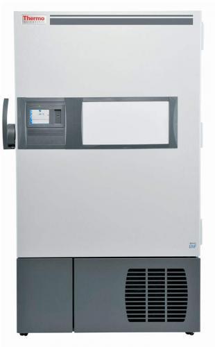 Labor Ultratiefkühlschrank UxF 60086V von Thermo Scientific REVCO mit geschlossener Standardtüre und Ansicht von vorne